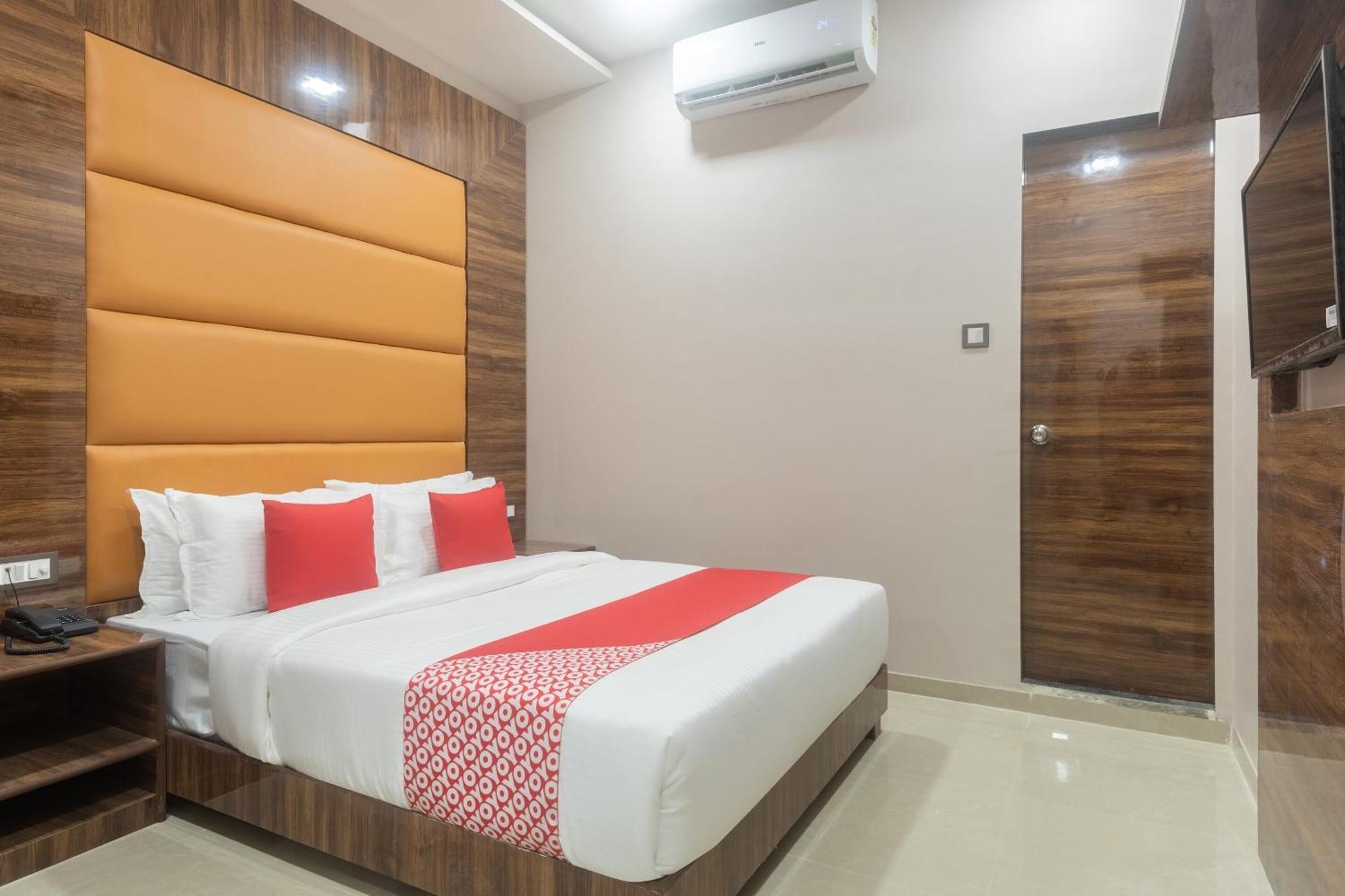 Hotel Blue Executive Near Chhatrapati Shivaji International Airport 3*