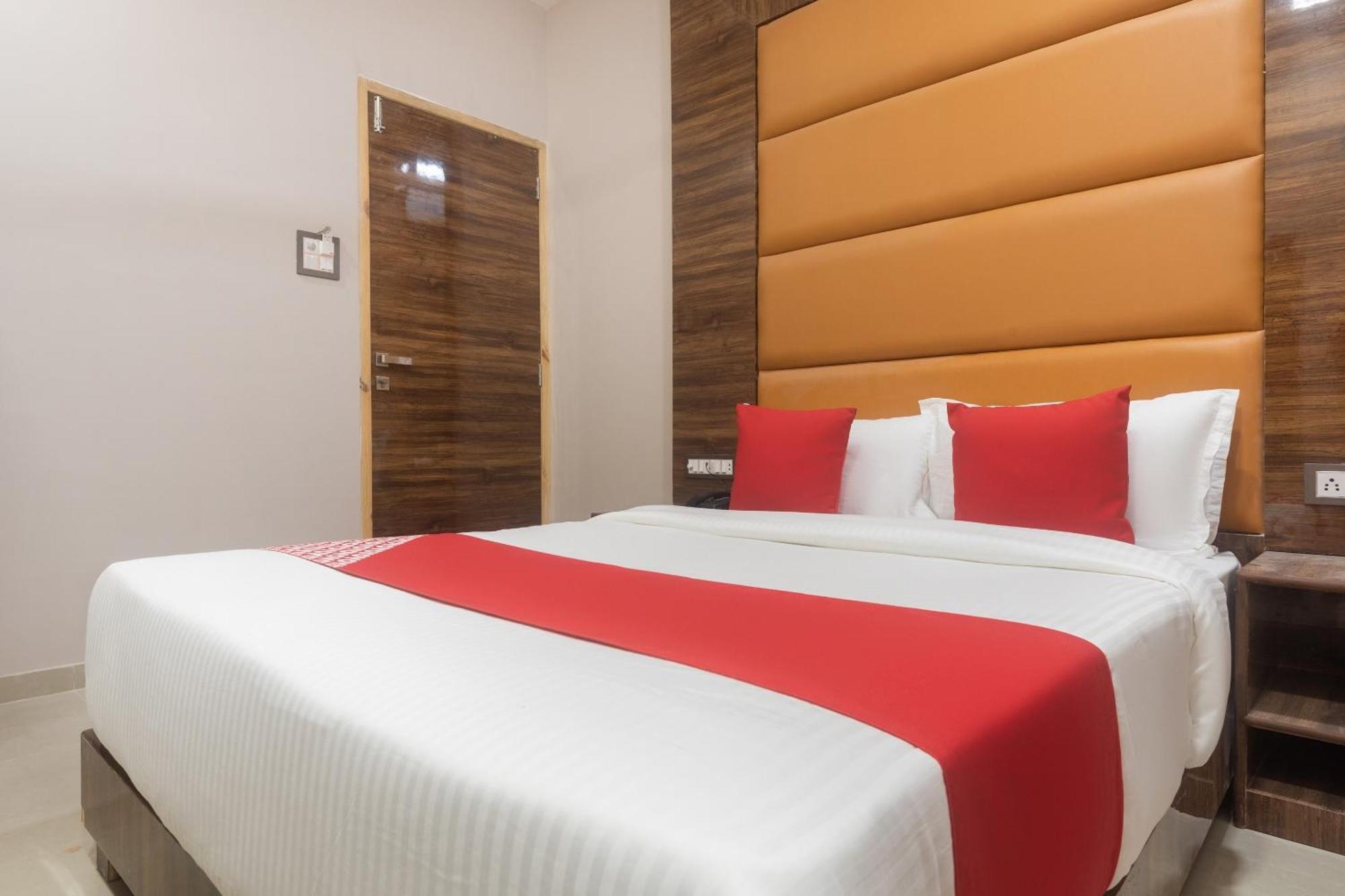Blue Executive Near Chhatrapati Shivaji International Airport Hotel 3*